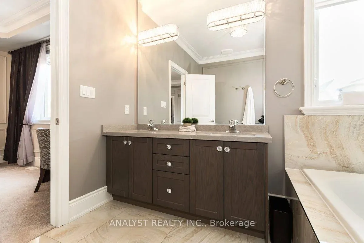 Photo 29 of 35 Bright Land Drive, Vaughan, Kleinburg — HOMEH