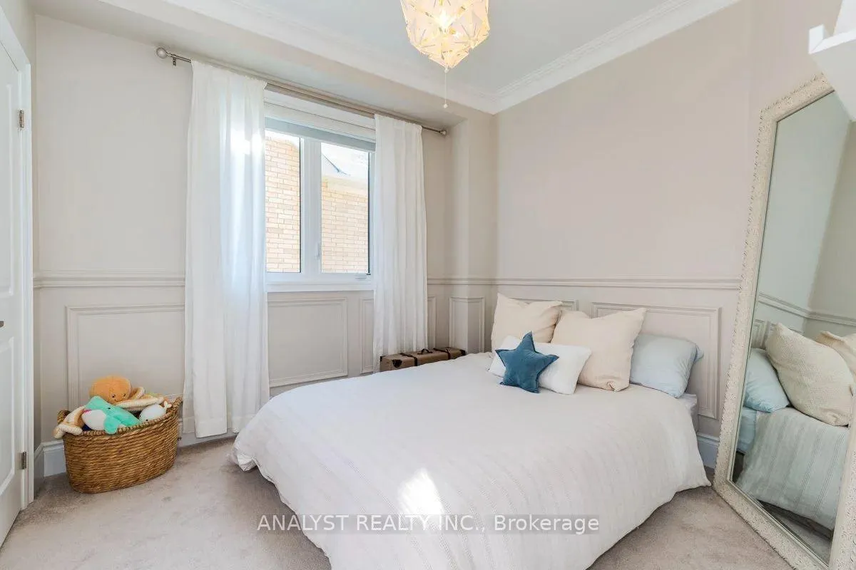 Photo 30 of 35 Bright Land Drive, Vaughan, Kleinburg — HOMEH