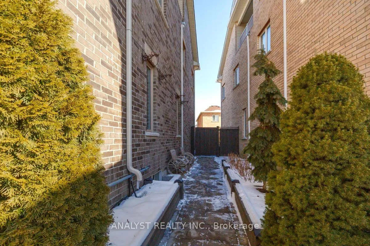 Photo 44 of 35 Bright Land Drive, Vaughan, Kleinburg — HOMEH