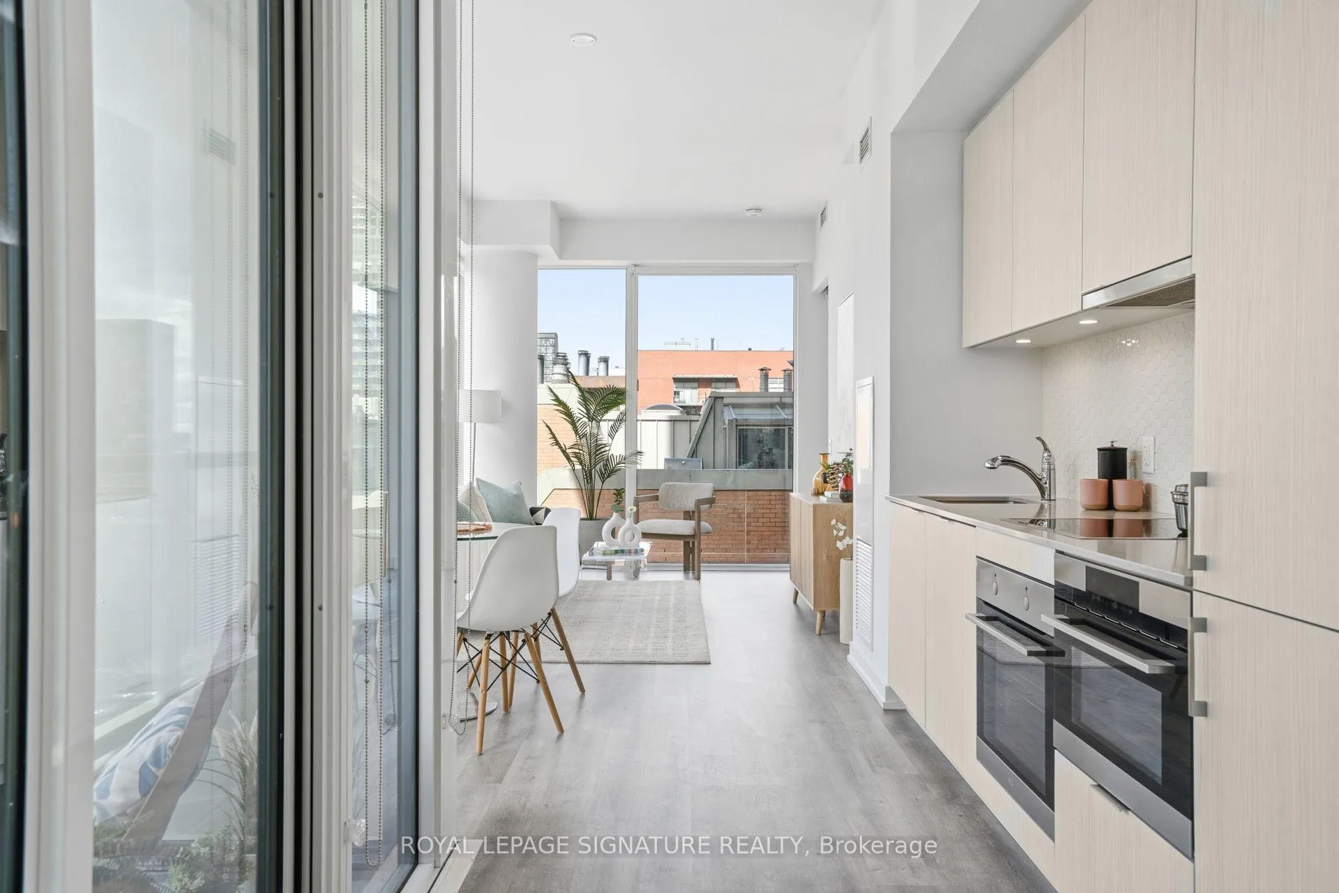 Photo 3 of Unit 1003, 158 Front Street E, Toronto, Moss Park — HOMEH