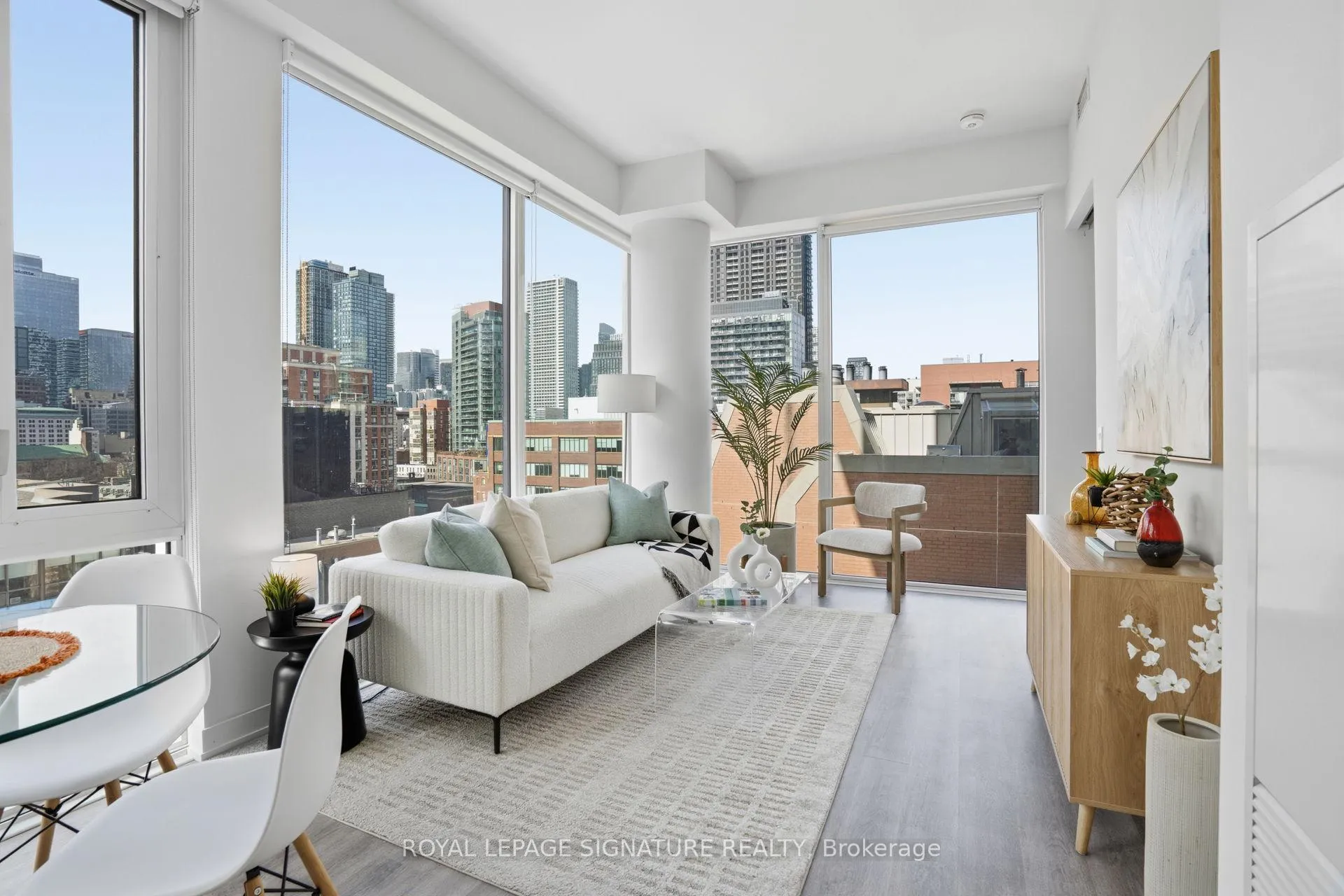 Photo 4 of Unit 1003, 158 Front Street E, Toronto, Moss Park — HOMEH