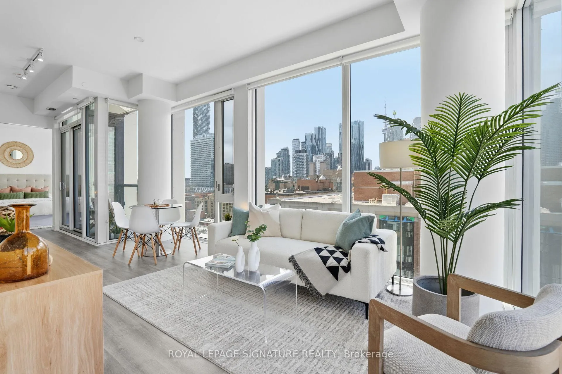 Photo 5 of Unit 1003, 158 Front Street E, Toronto, Moss Park — HOMEH