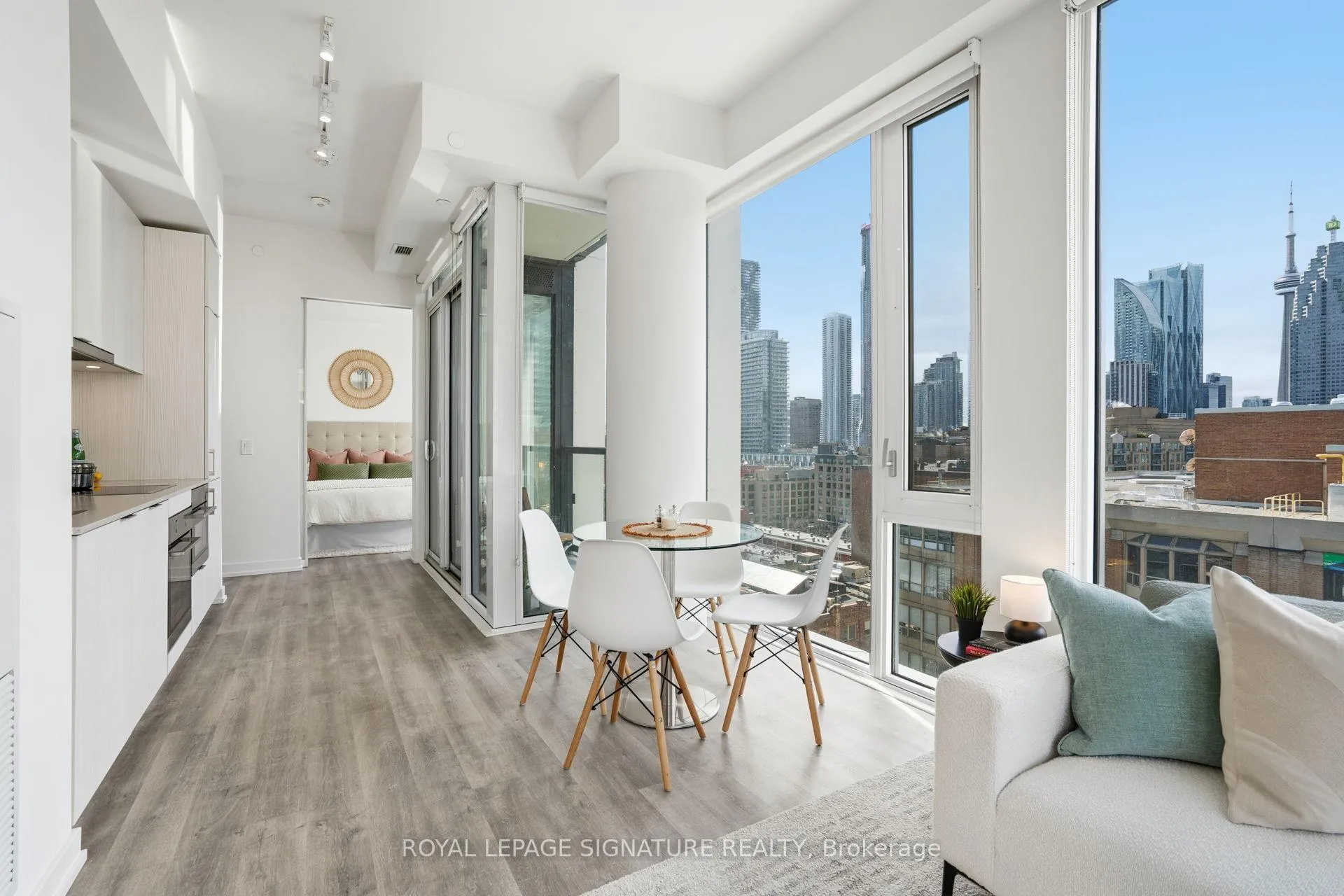 Photo 7 of Unit 1003, 158 Front Street E, Toronto, Moss Park — HOMEH