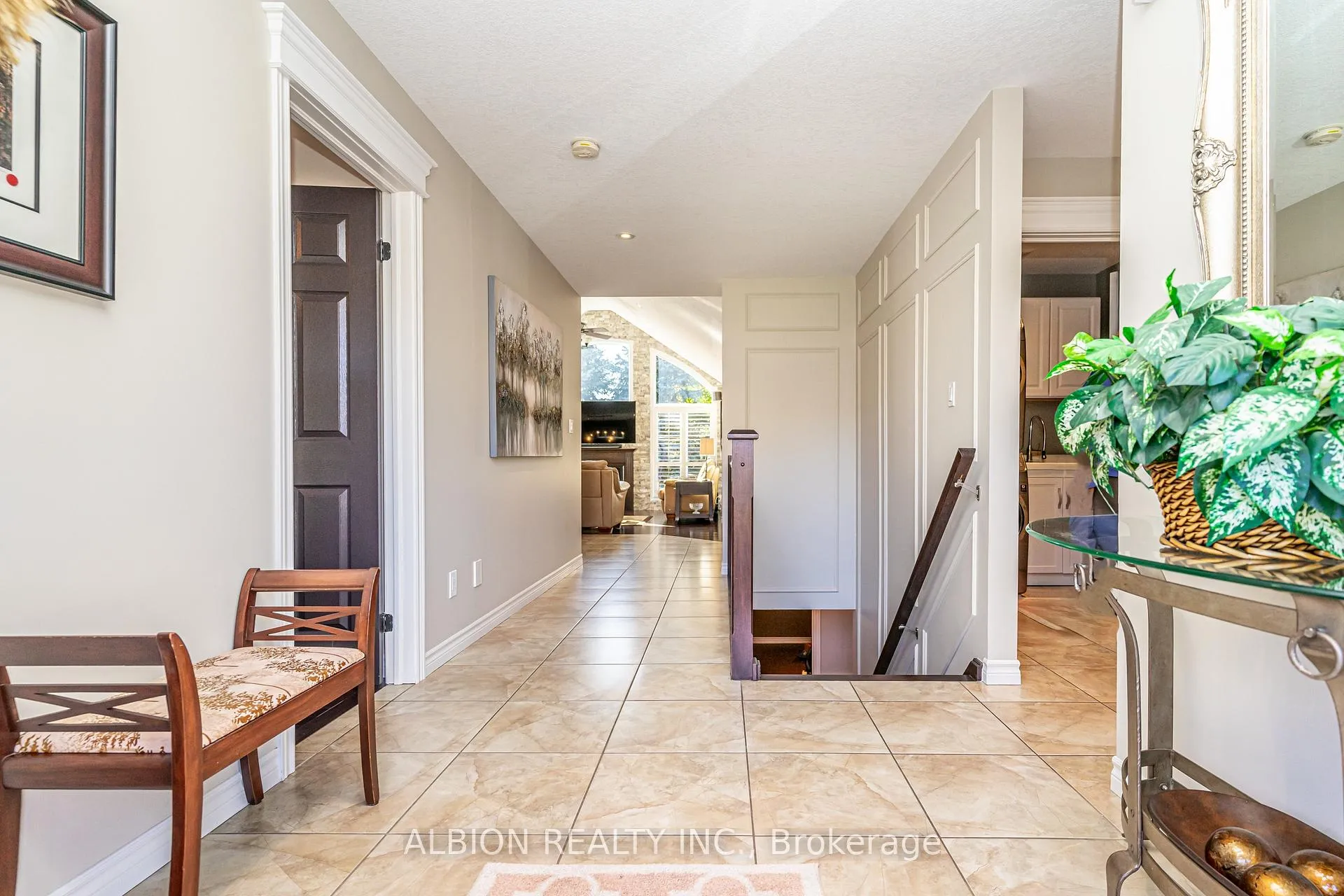 Photo 5 of Unit 1, 8 Reddington Drive, Caledon, Rural Caledon — HOMEH