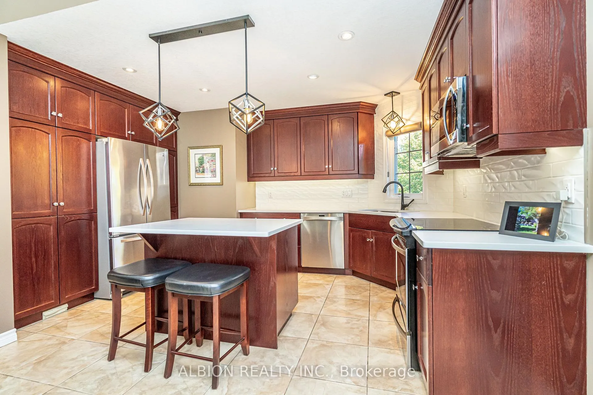 Photo 10 of Unit 1, 8 Reddington Drive, Caledon, Rural Caledon — HOMEH
