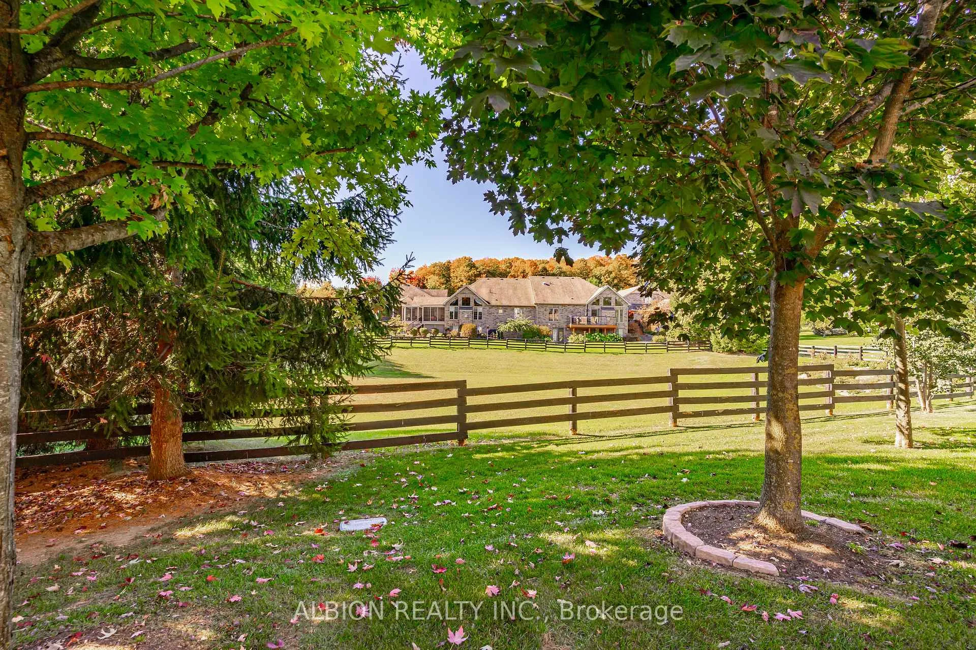 Photo 33 of Unit 1, 8 Reddington Drive, Caledon, Rural Caledon — HOMEH