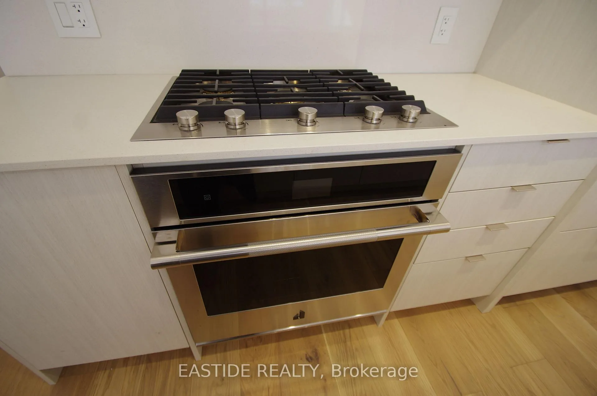 Photo 11 of Unit TH 6, 165 Pears Avenue, Toronto, The Annex — HOMEH