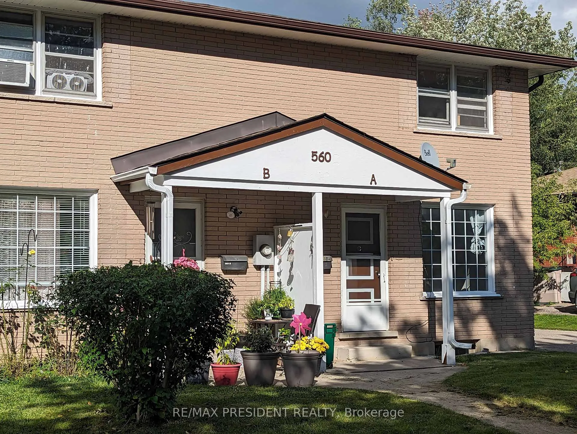 Photo 3 of 560B Brookhaven Crescent, Waterloo — HOMEH