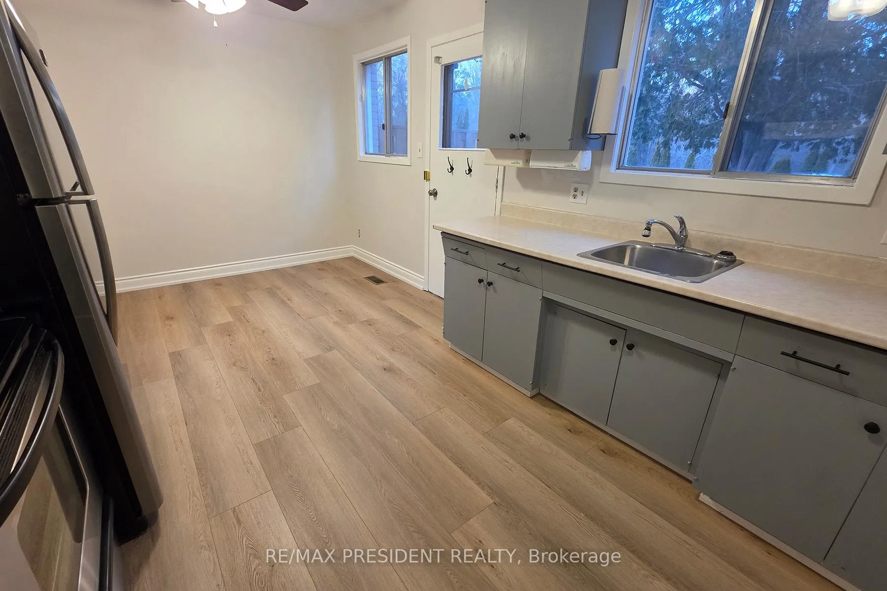 Photo 6 of 560B Brookhaven Crescent, Waterloo — HOMEH
