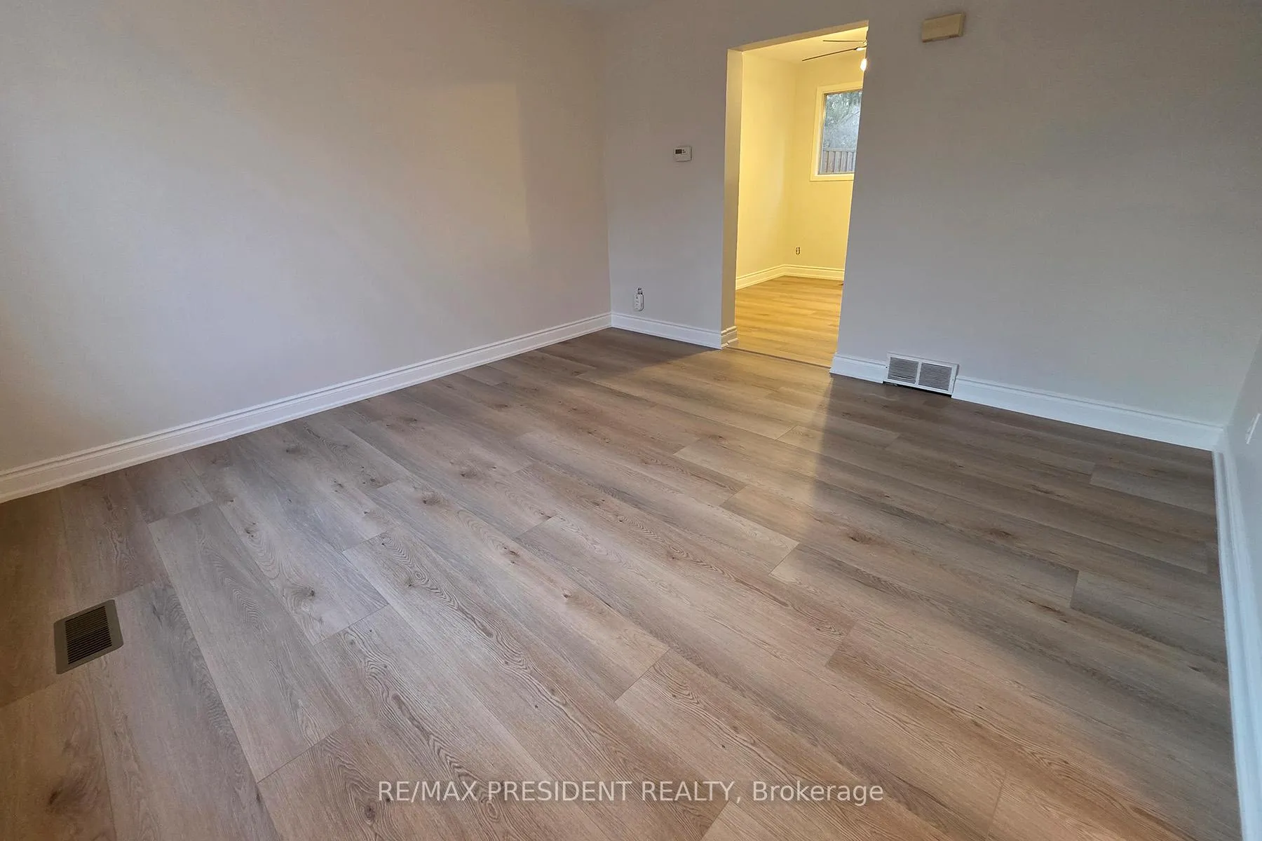 Photo 11 of 560B Brookhaven Crescent, Waterloo — HOMEH