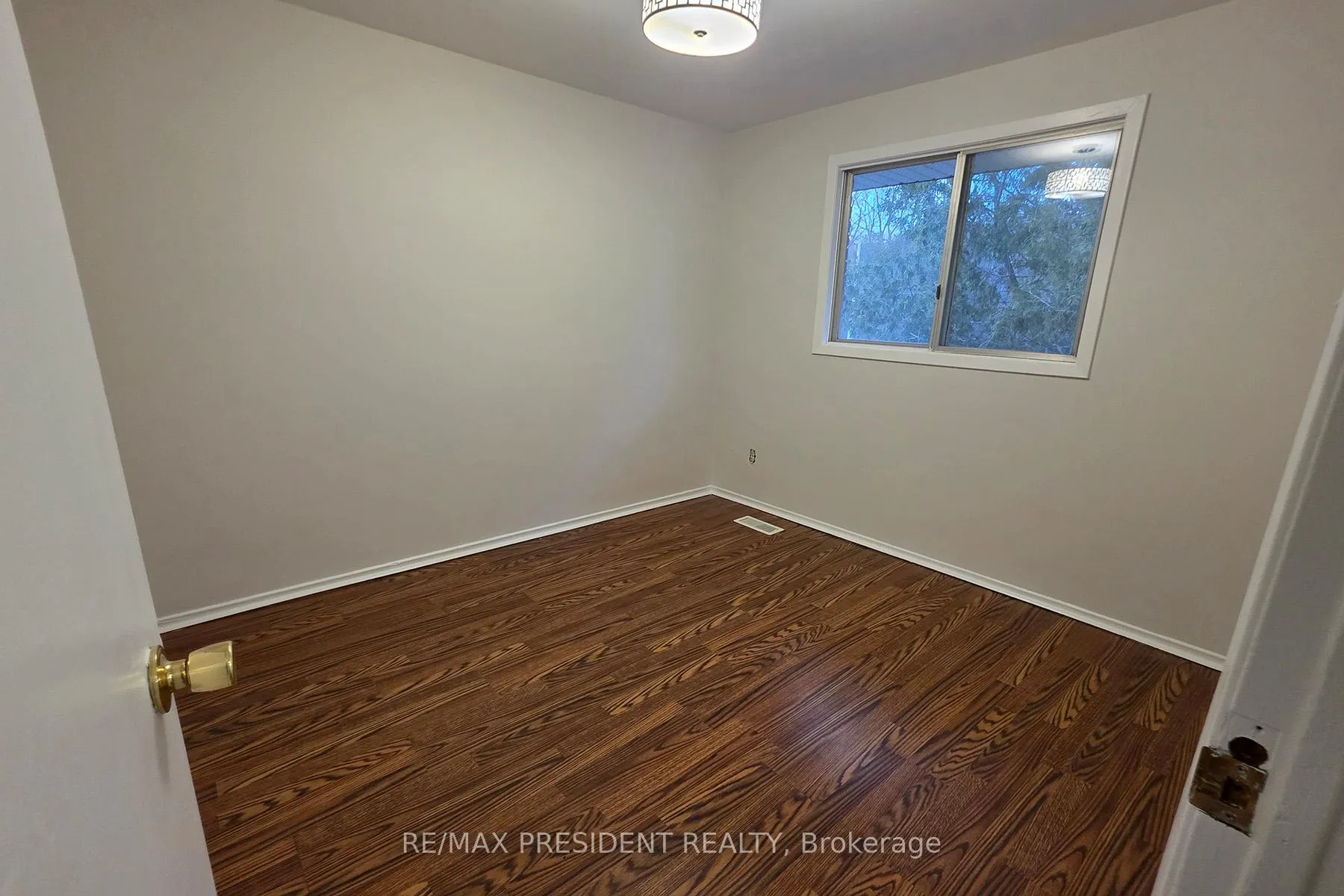 Photo 17 of 560B Brookhaven Crescent, Waterloo — HOMEH