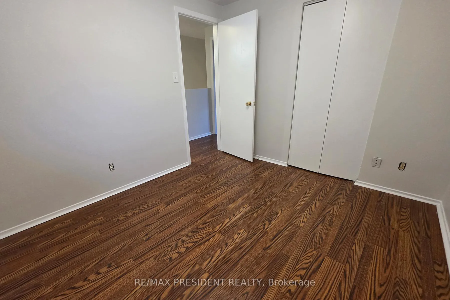 Photo 19 of 560B Brookhaven Crescent, Waterloo — HOMEH