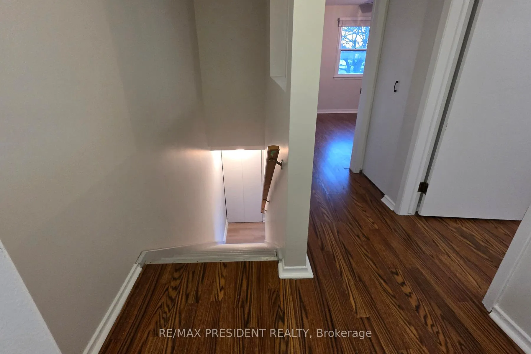 Photo 20 of 560B Brookhaven Crescent, Waterloo — HOMEH