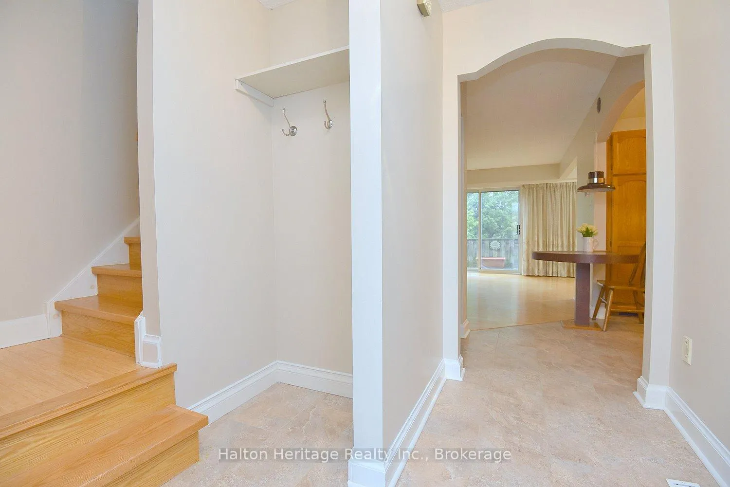 Photo 4 of Unit Unit 7, 457 Woodview Rd., Burlington, Roseland — HOMEH