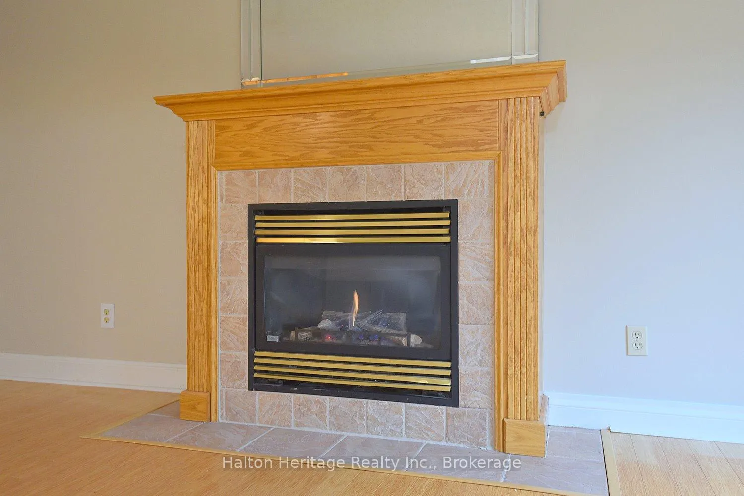 Photo 5 of Unit Unit 7, 457 Woodview Rd., Burlington, Roseland — HOMEH