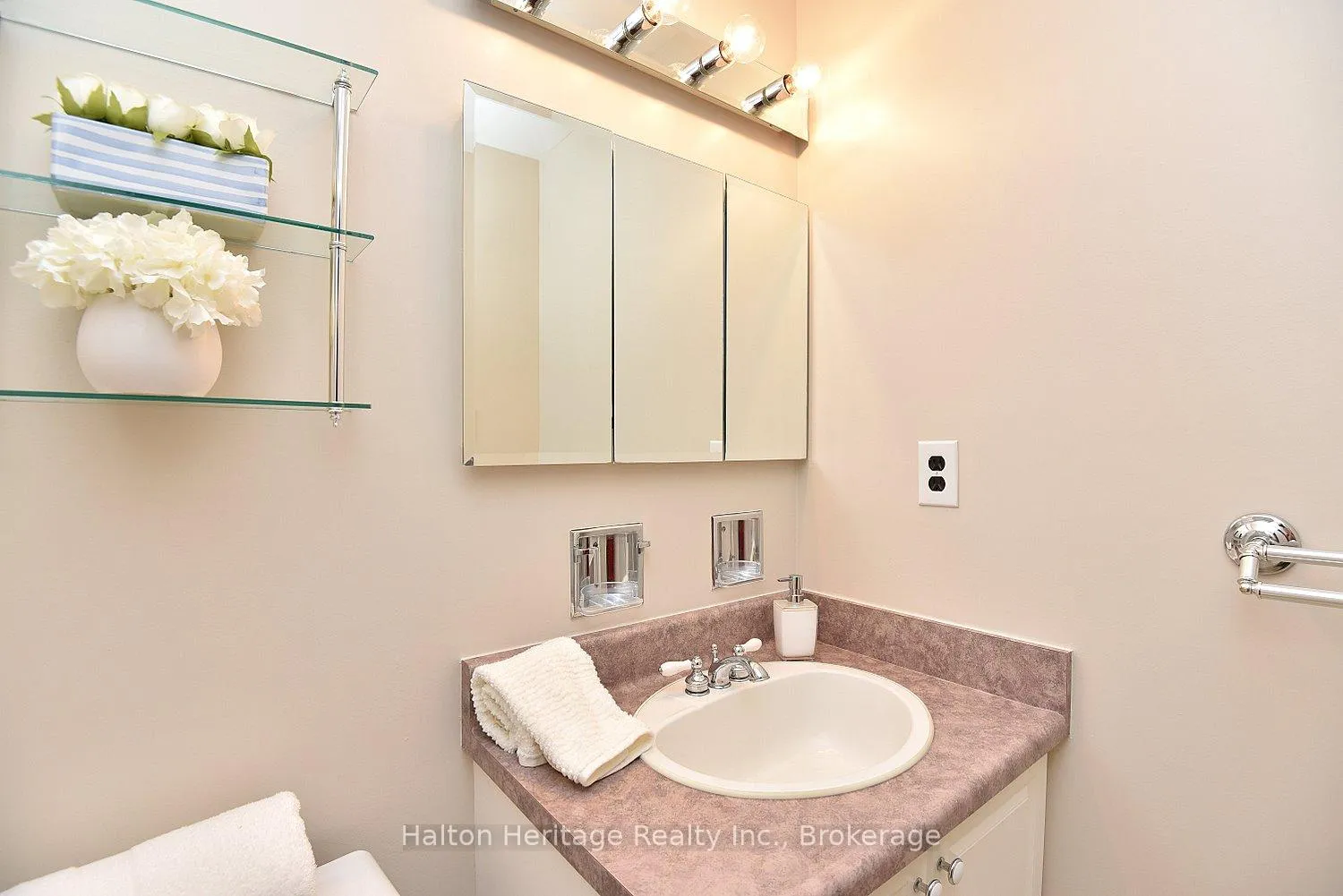 Photo 27 of Unit Unit 7, 457 Woodview Rd., Burlington, Roseland — HOMEH