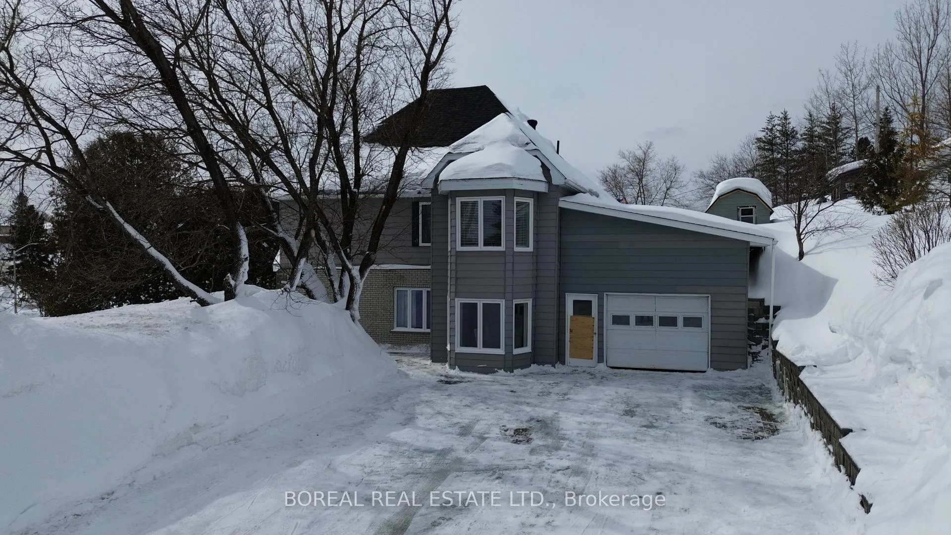 Photo 3 of 185 Fifth Street, Cochrane — HOMEH