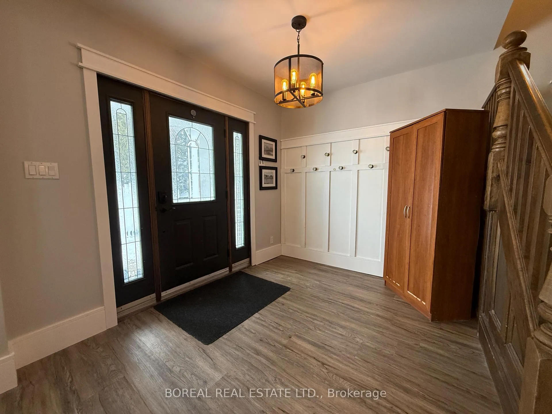 Photo 8 of 185 Fifth Street, Cochrane — HOMEH