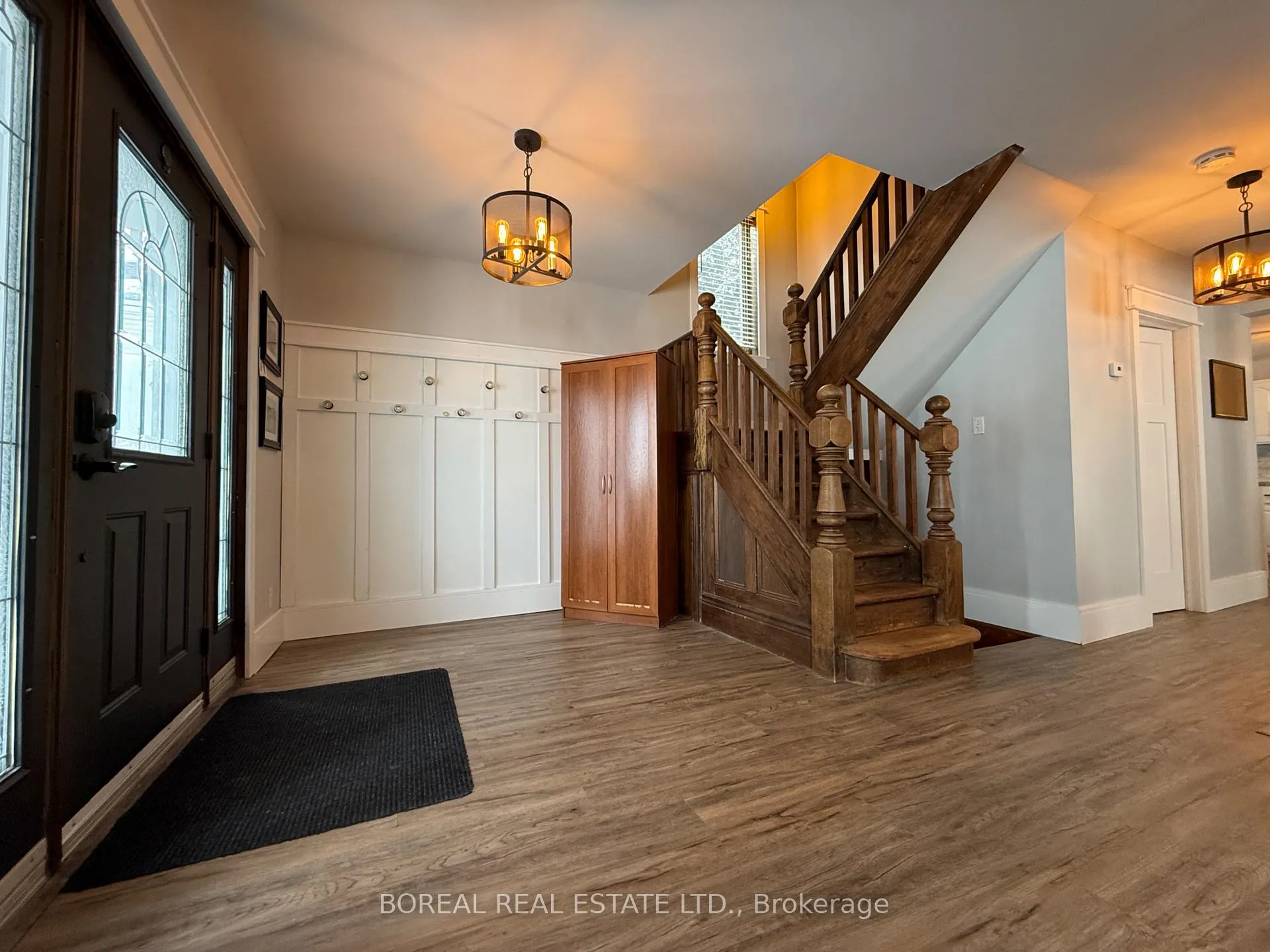 Photo 9 of 185 Fifth Street, Cochrane — HOMEH