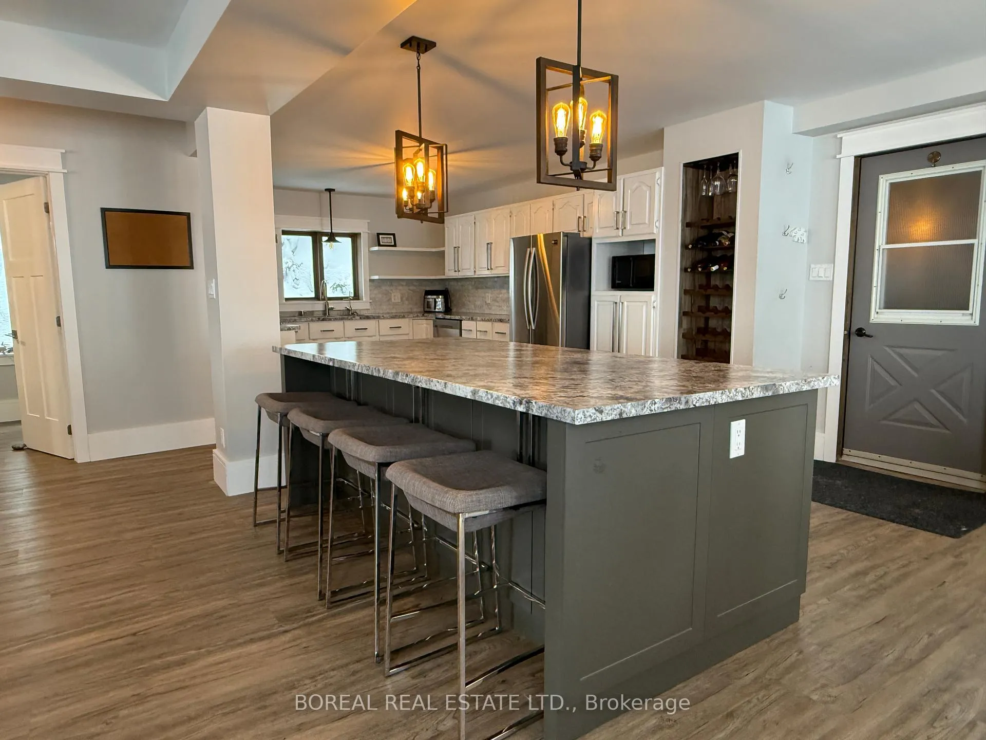 Photo 11 of 185 Fifth Street, Cochrane — HOMEH