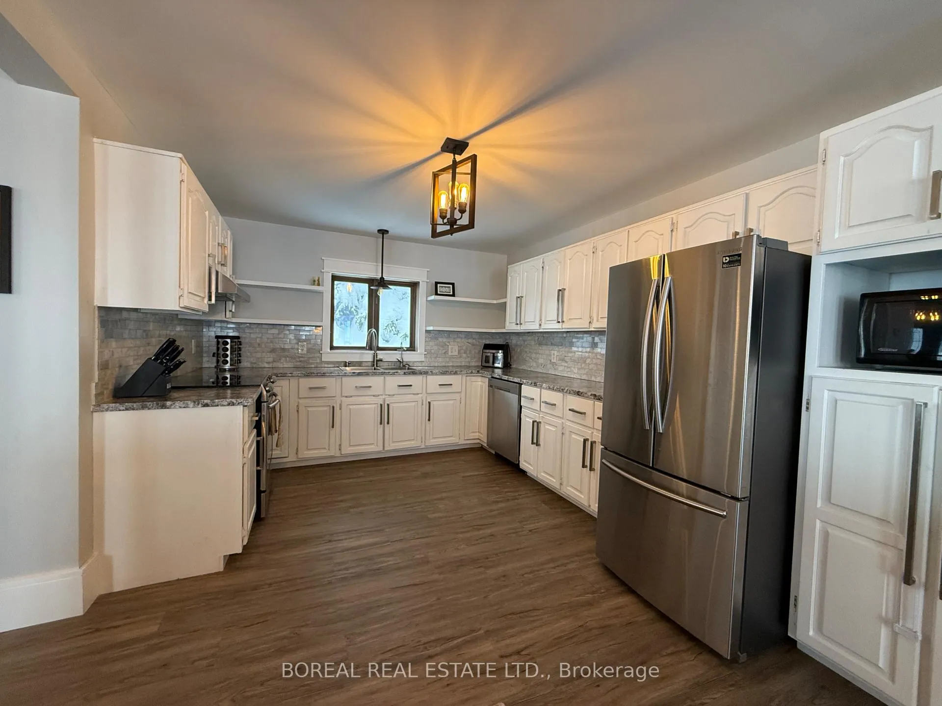 Photo 13 of 185 Fifth Street, Cochrane — HOMEH