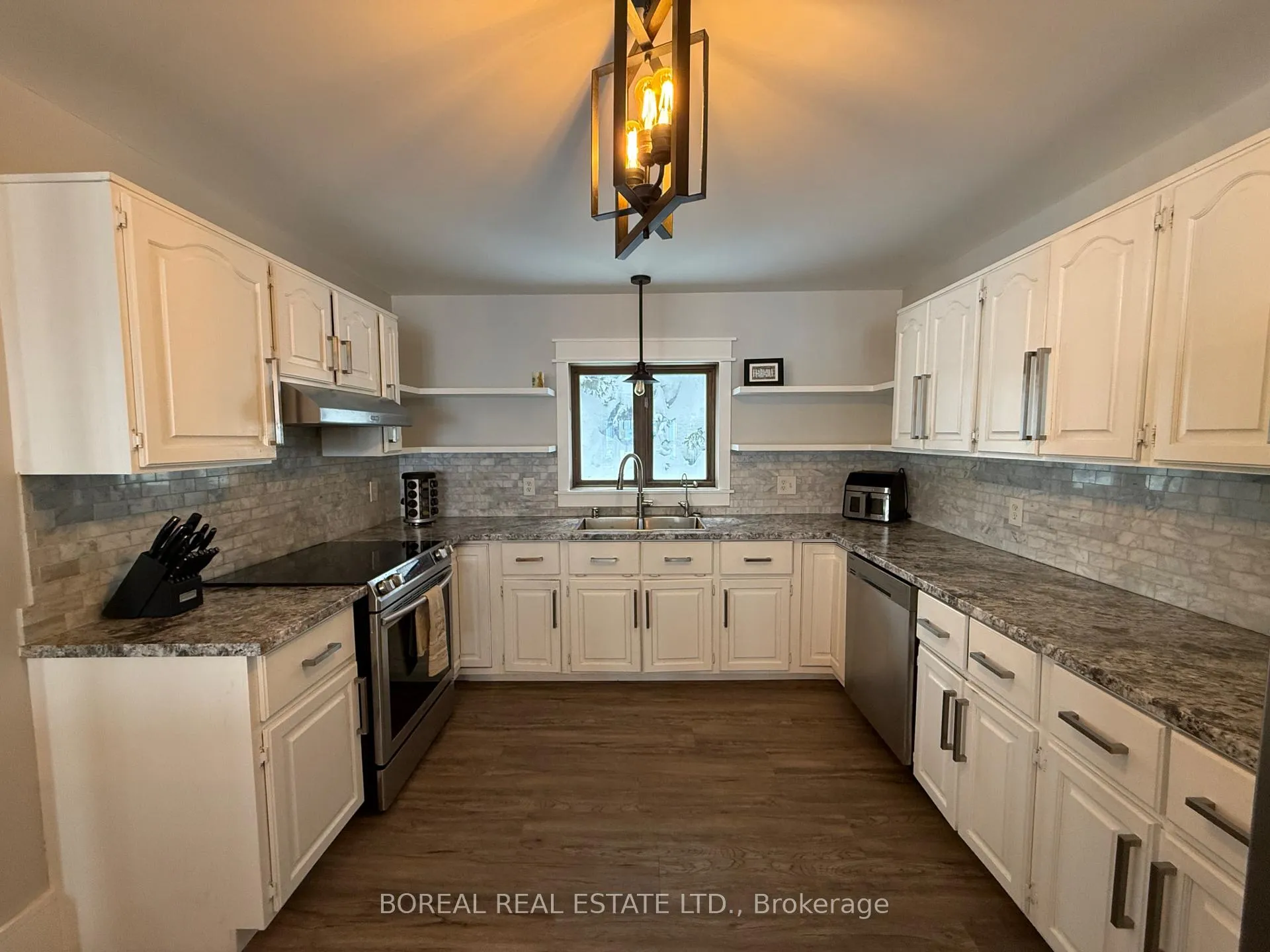 Photo 14 of 185 Fifth Street, Cochrane — HOMEH