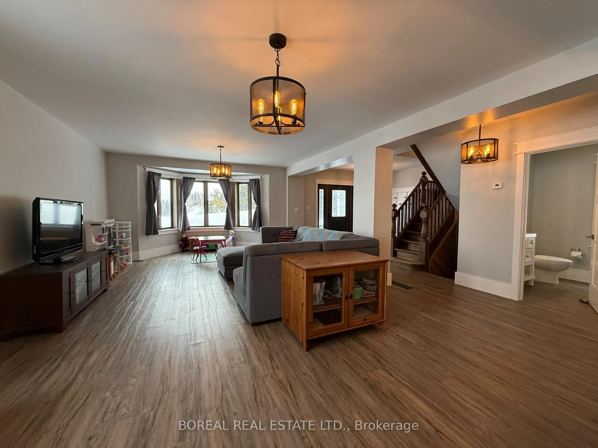 Photo 17 of 185 Fifth Street, Cochrane — HOMEH