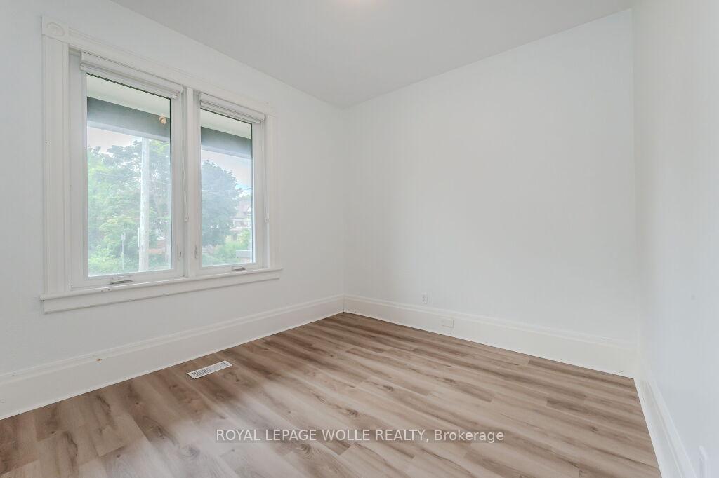 Photo 11 of 76 Wellington Street N, Kitchener — HOMEH