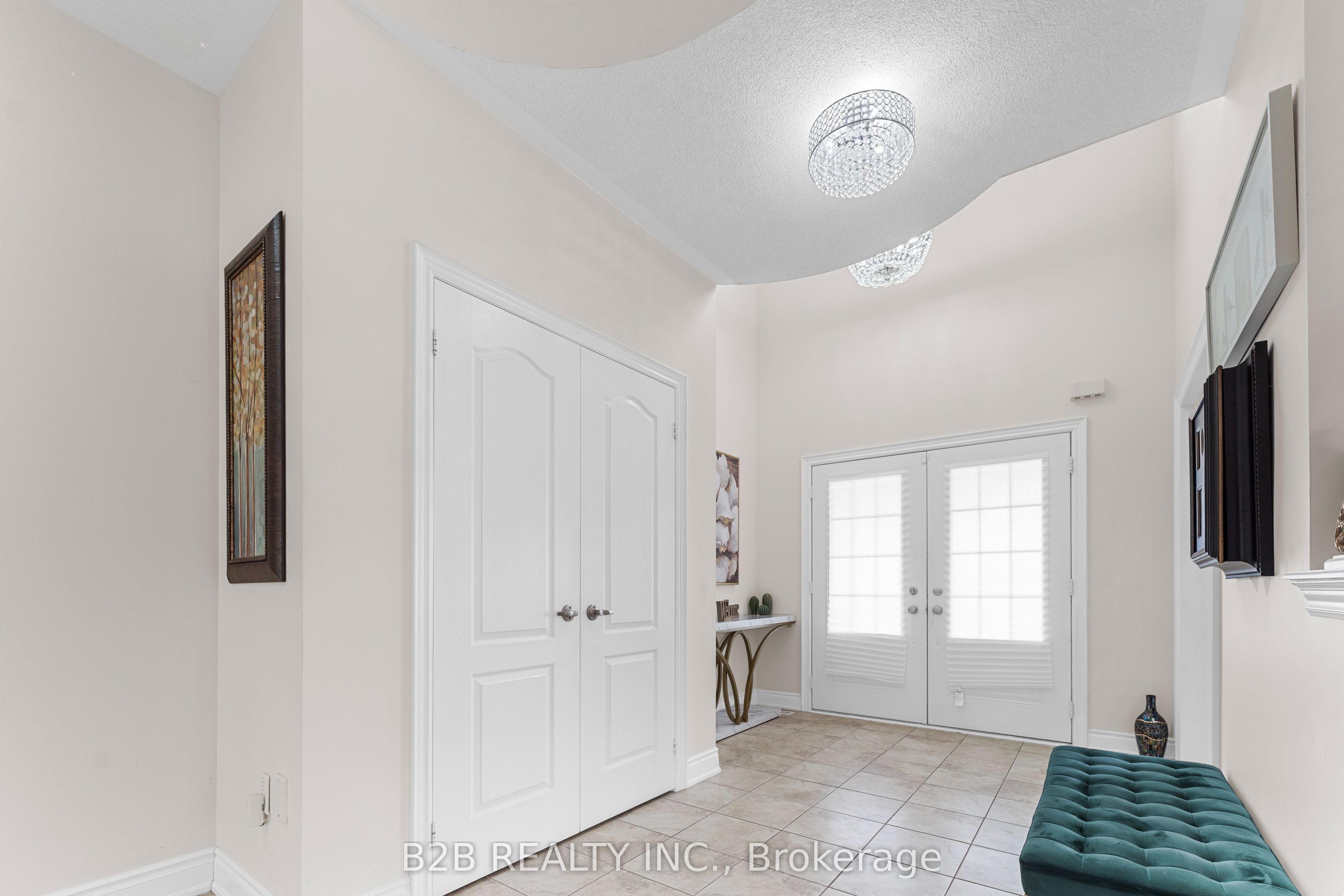 Photo 5 of 22 Templar Street, Brampton, Credit Valley — HOMEH