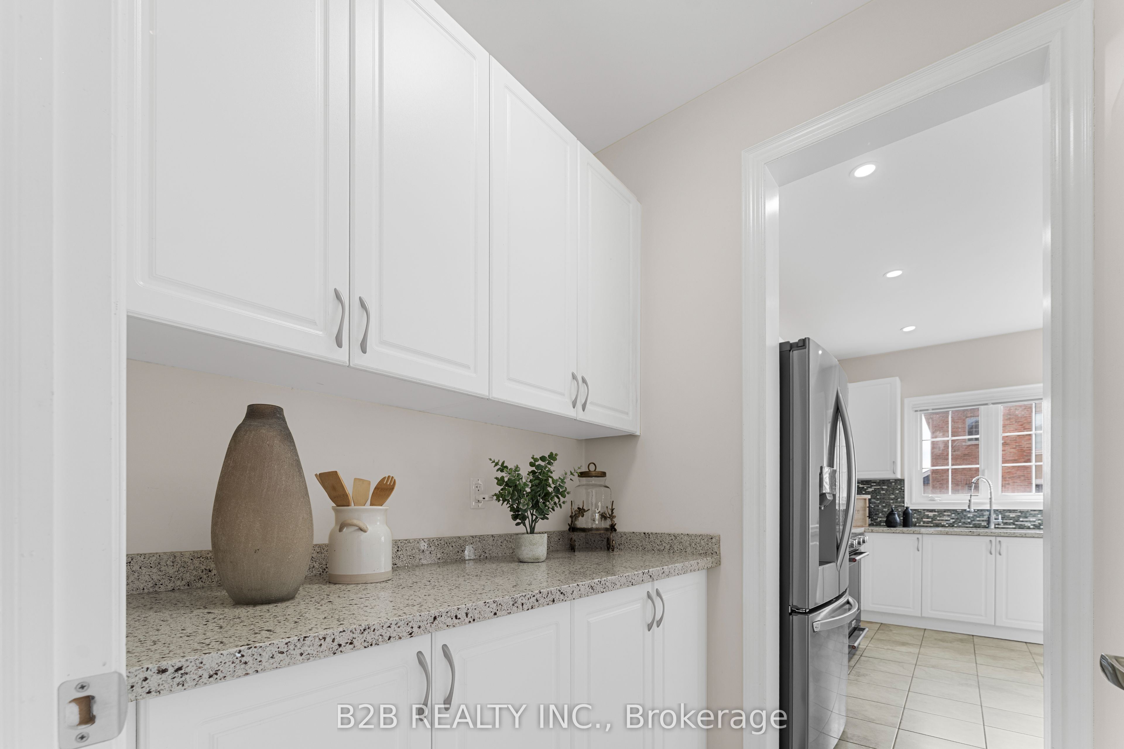 Photo 12 of 22 Templar Street, Brampton, Credit Valley — HOMEH