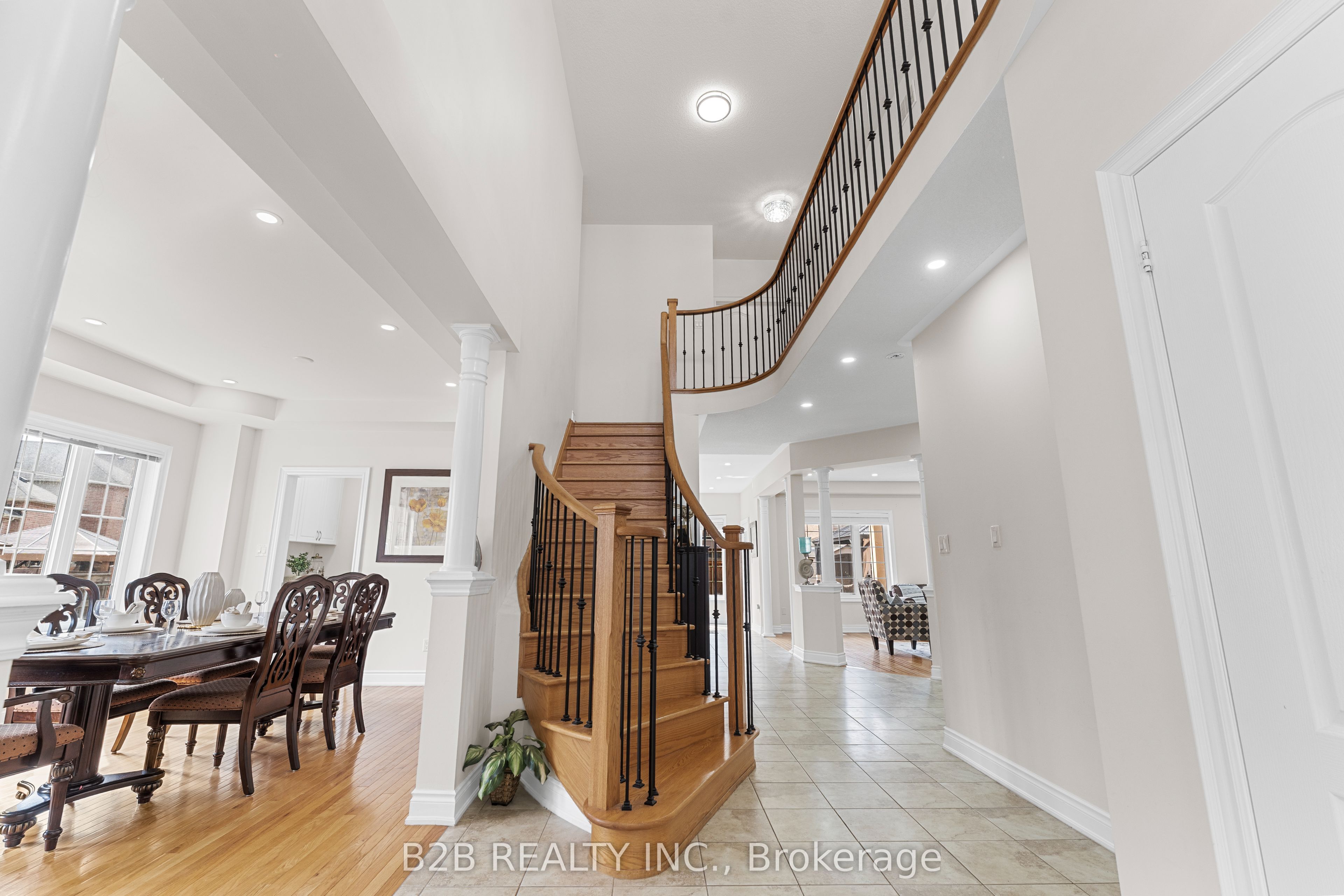 Photo 9 of 22 Templar Street, Brampton, Credit Valley — HOMEH