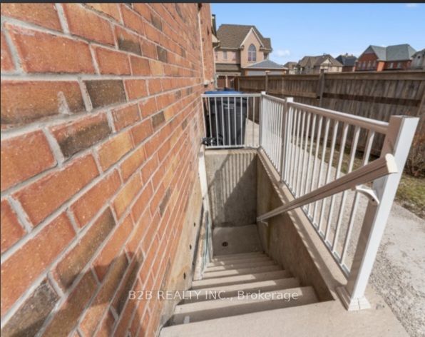 Photo 38 of 22 Templar Street, Brampton, Credit Valley — HOMEH