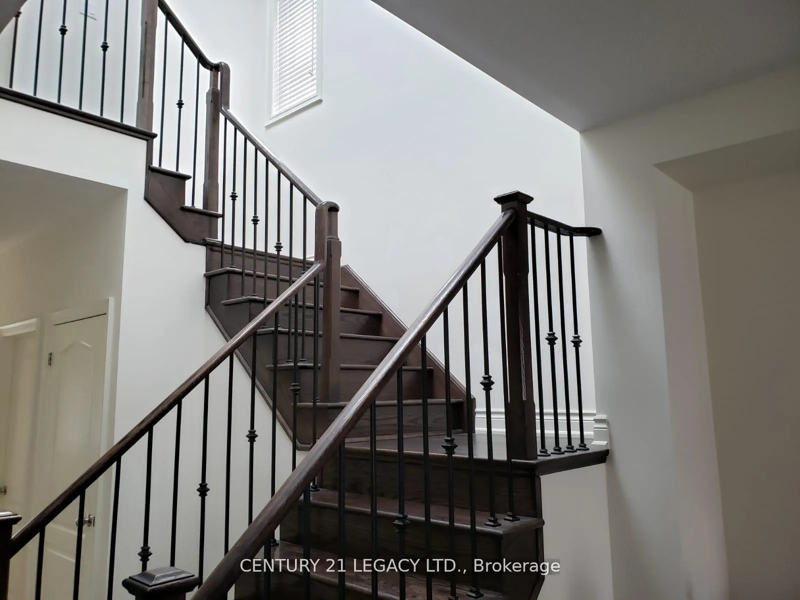 Photo 11 of 16 Mussle White Road, Brampton, Bram West — HOMEH