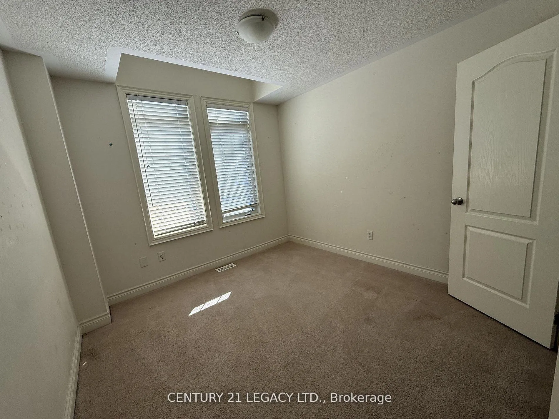 Photo 17 of 16 Mussle White Road, Brampton, Bram West — HOMEH