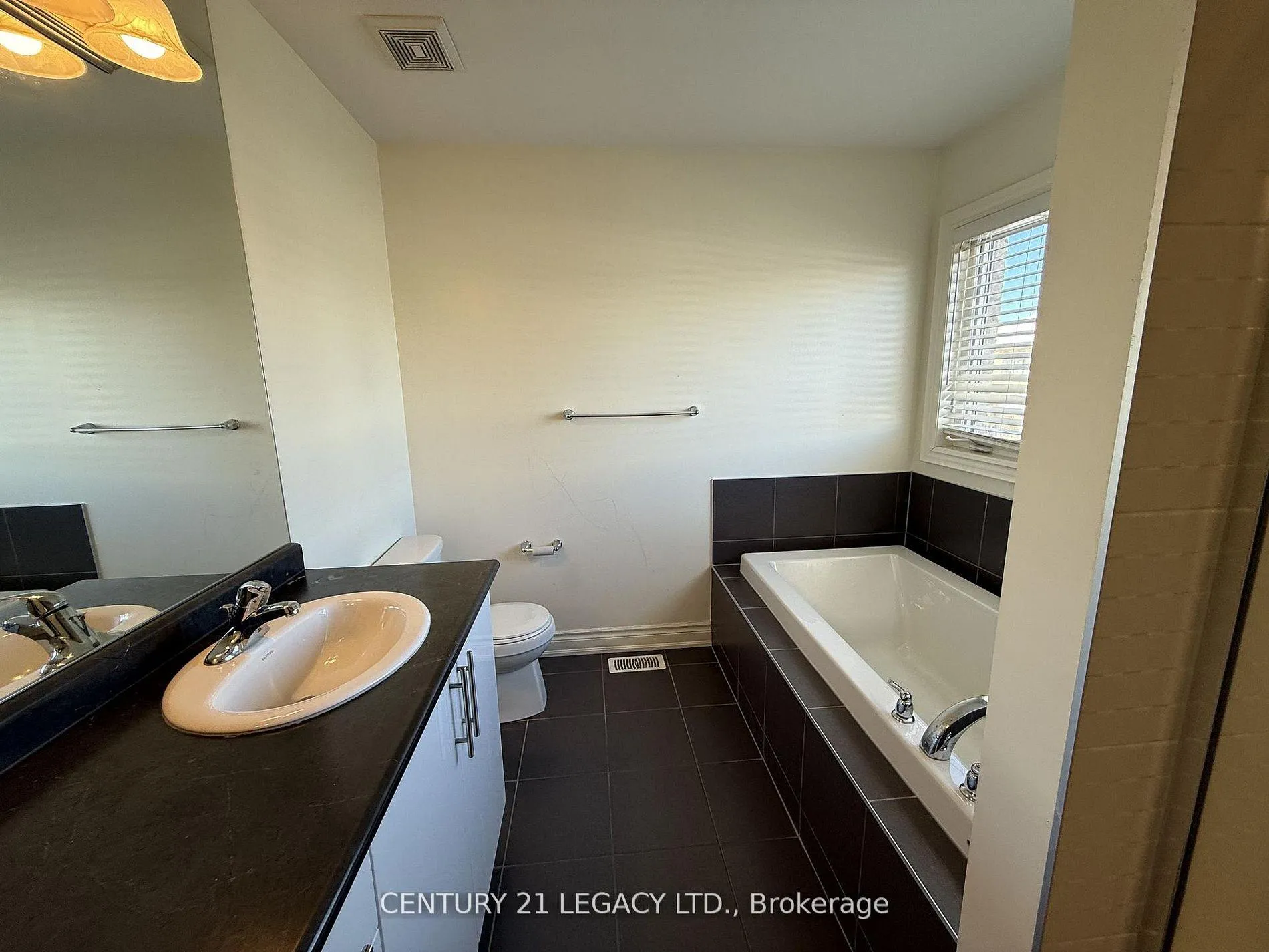 Photo 20 of 16 Mussle White Road, Brampton, Bram West — HOMEH