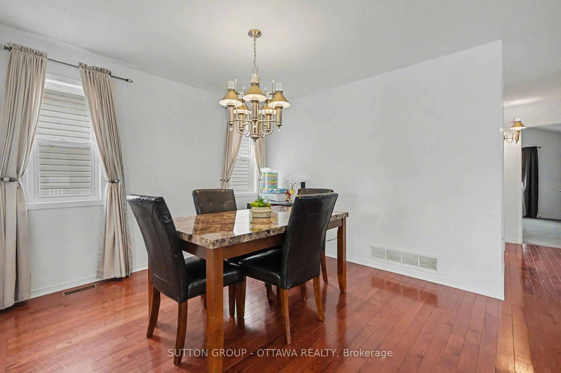 Photo 9 of 131 Oakfield Crescent, Ottawa, Barrhaven - Longfields — HOMEH