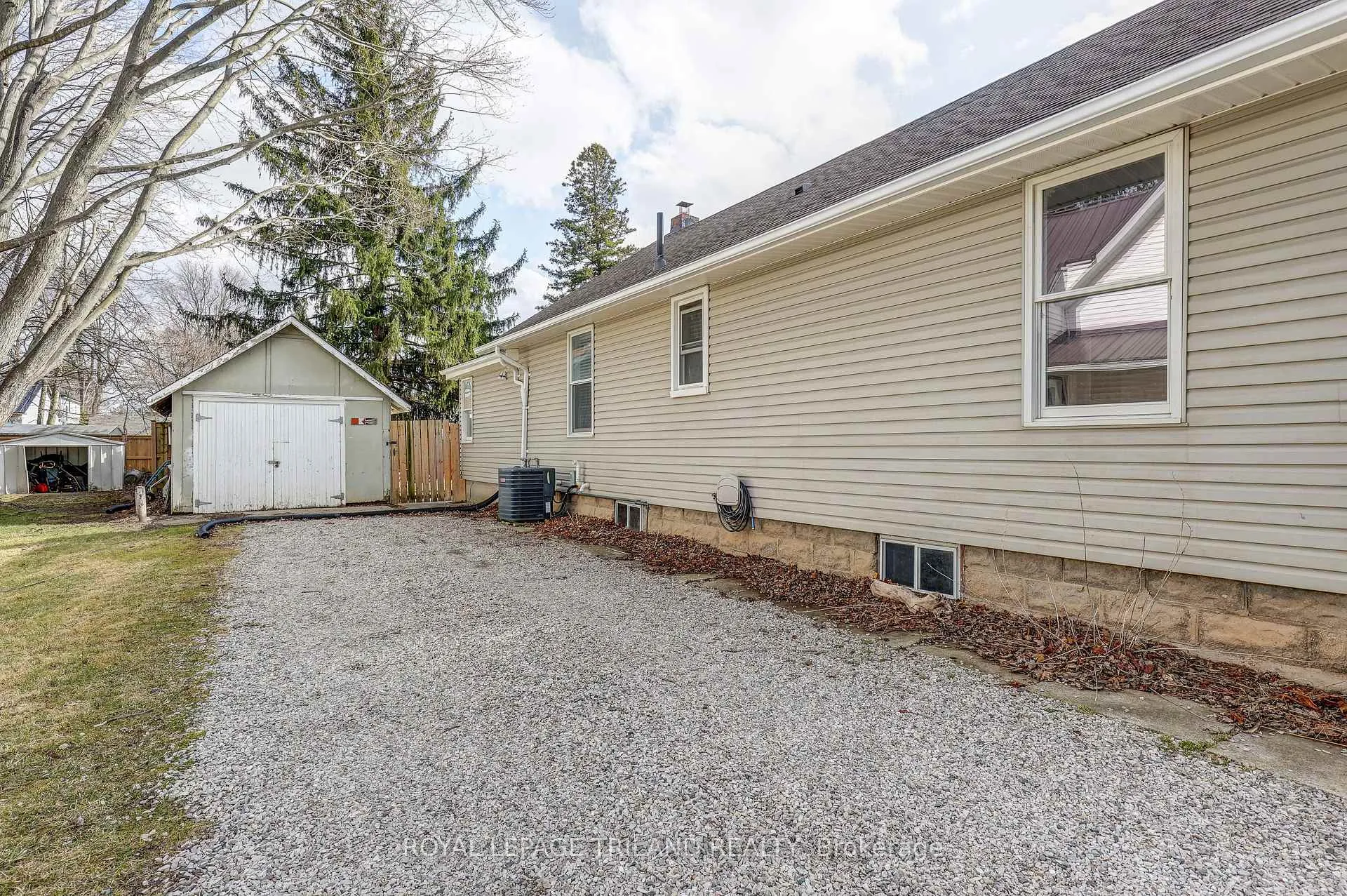 Photo 3 of 35897 Brook Street, Southwold, Shedden — HOMEH