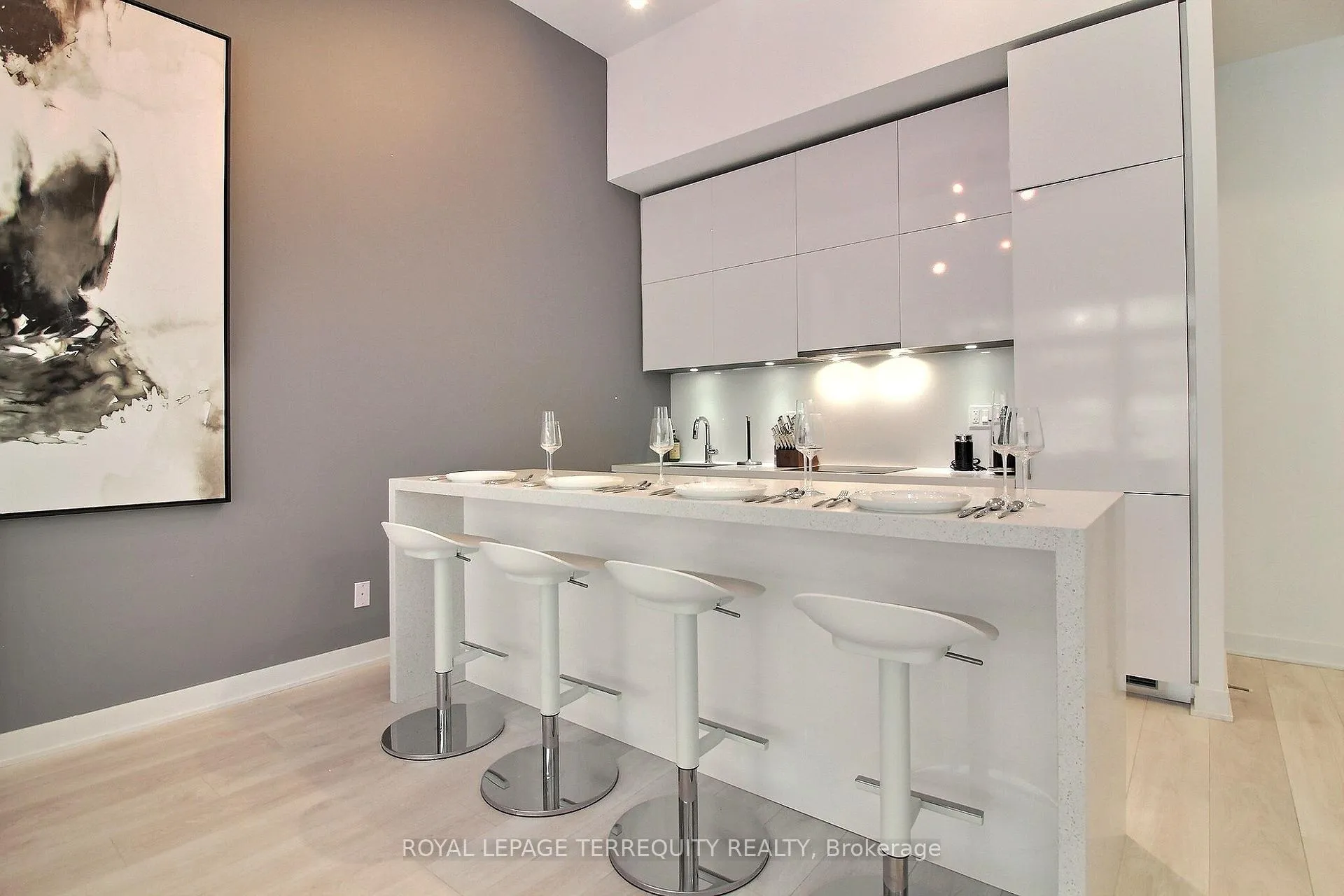 Photo 2 of Unit 306, 188 Cumberland Street, Toronto, The Annex — HOMEH