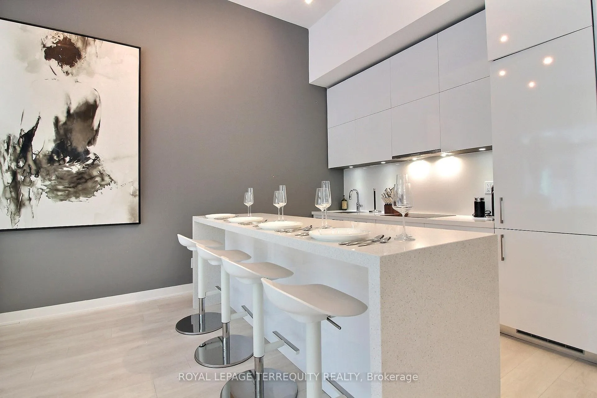 Photo 3 of Unit 306, 188 Cumberland Street, Toronto, The Annex — HOMEH
