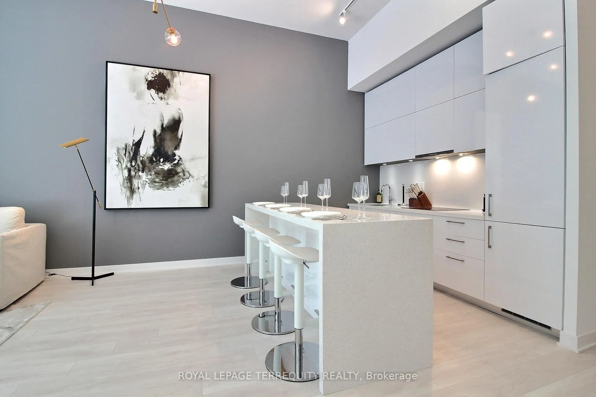 Photo 4 of Unit 306, 188 Cumberland Street, Toronto, The Annex — HOMEH