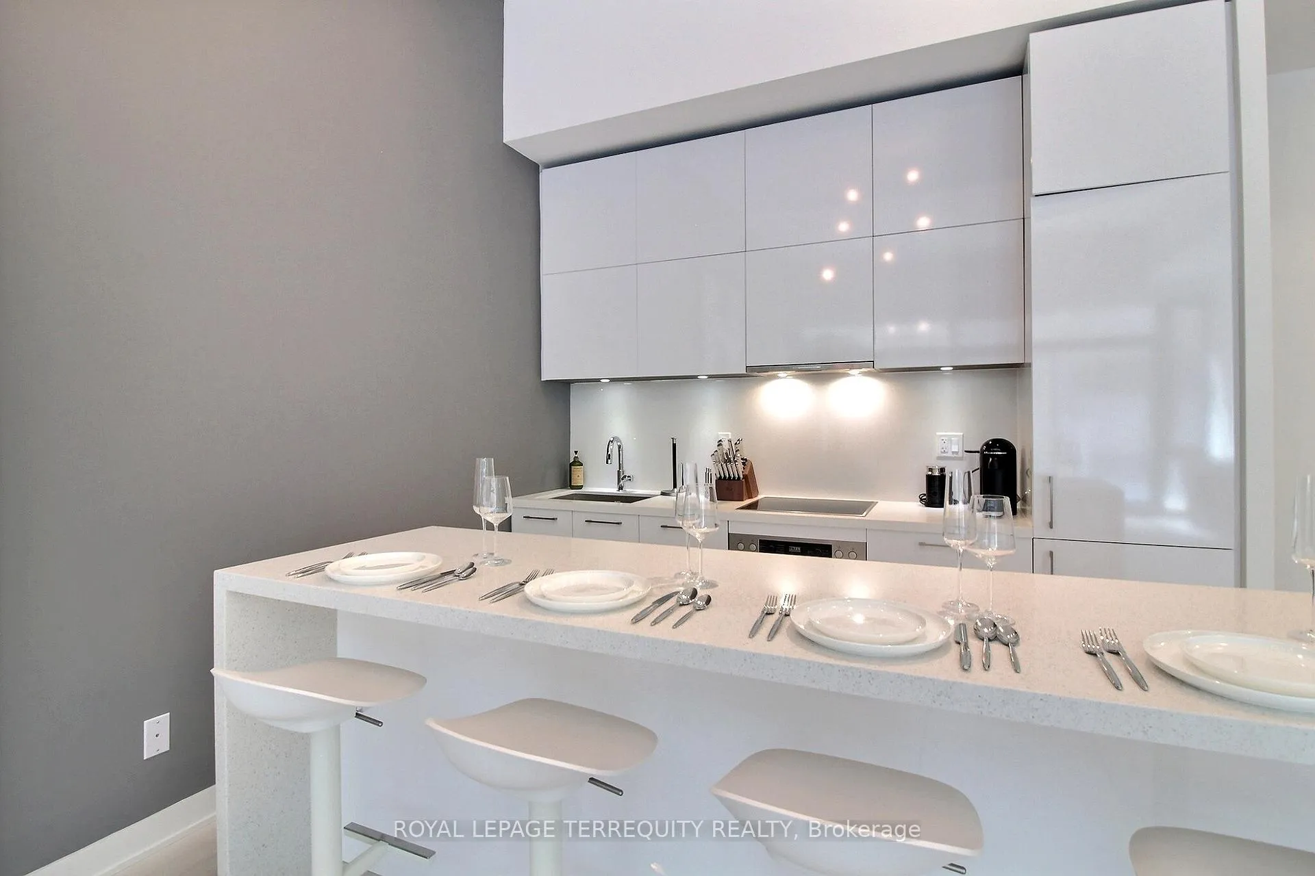 Photo 5 of Unit 306, 188 Cumberland Street, Toronto, The Annex — HOMEH