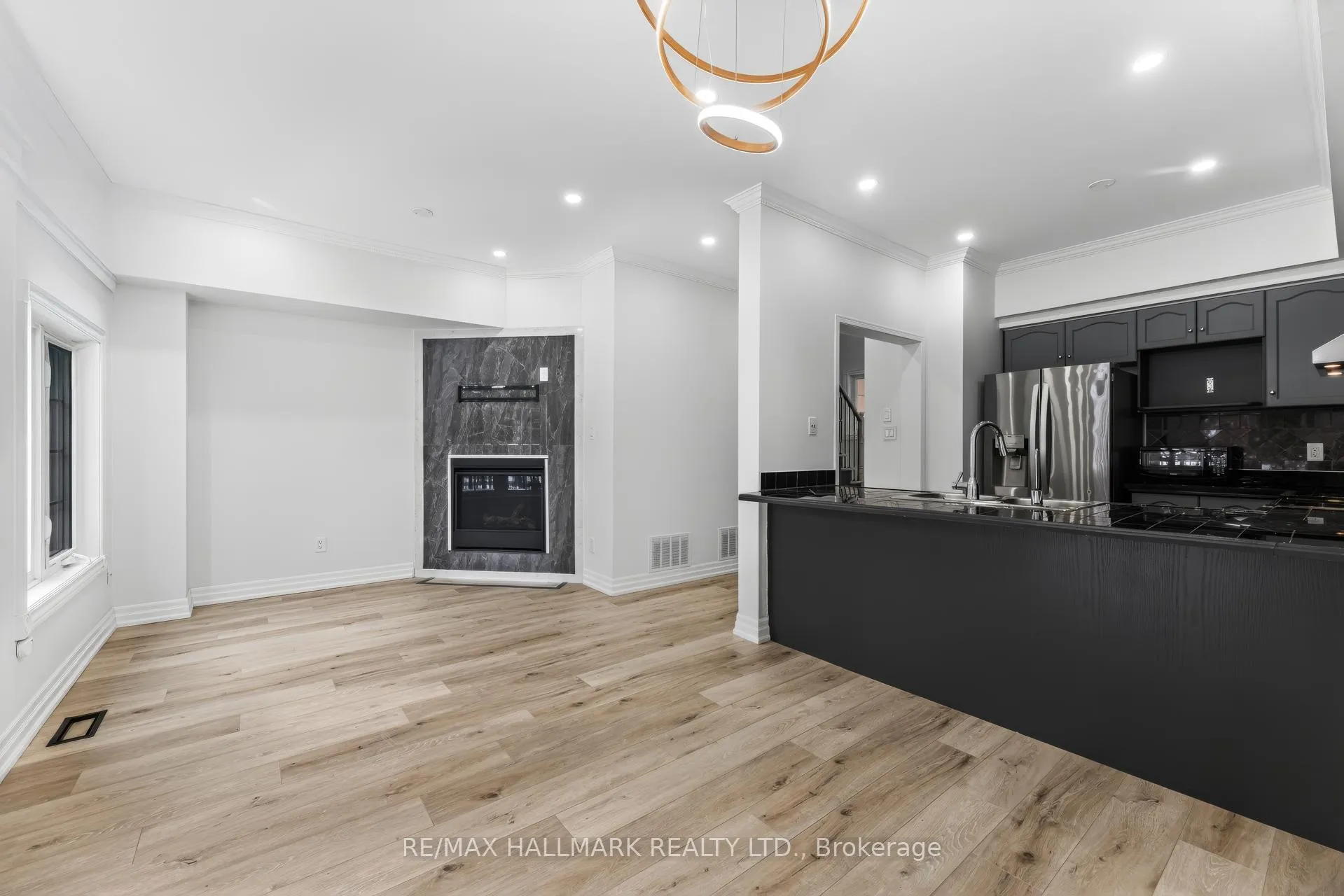 Photo 5 of Unit 39, 180 Blue Willow Drive, Vaughan, East Woodbridge — HOMEH
