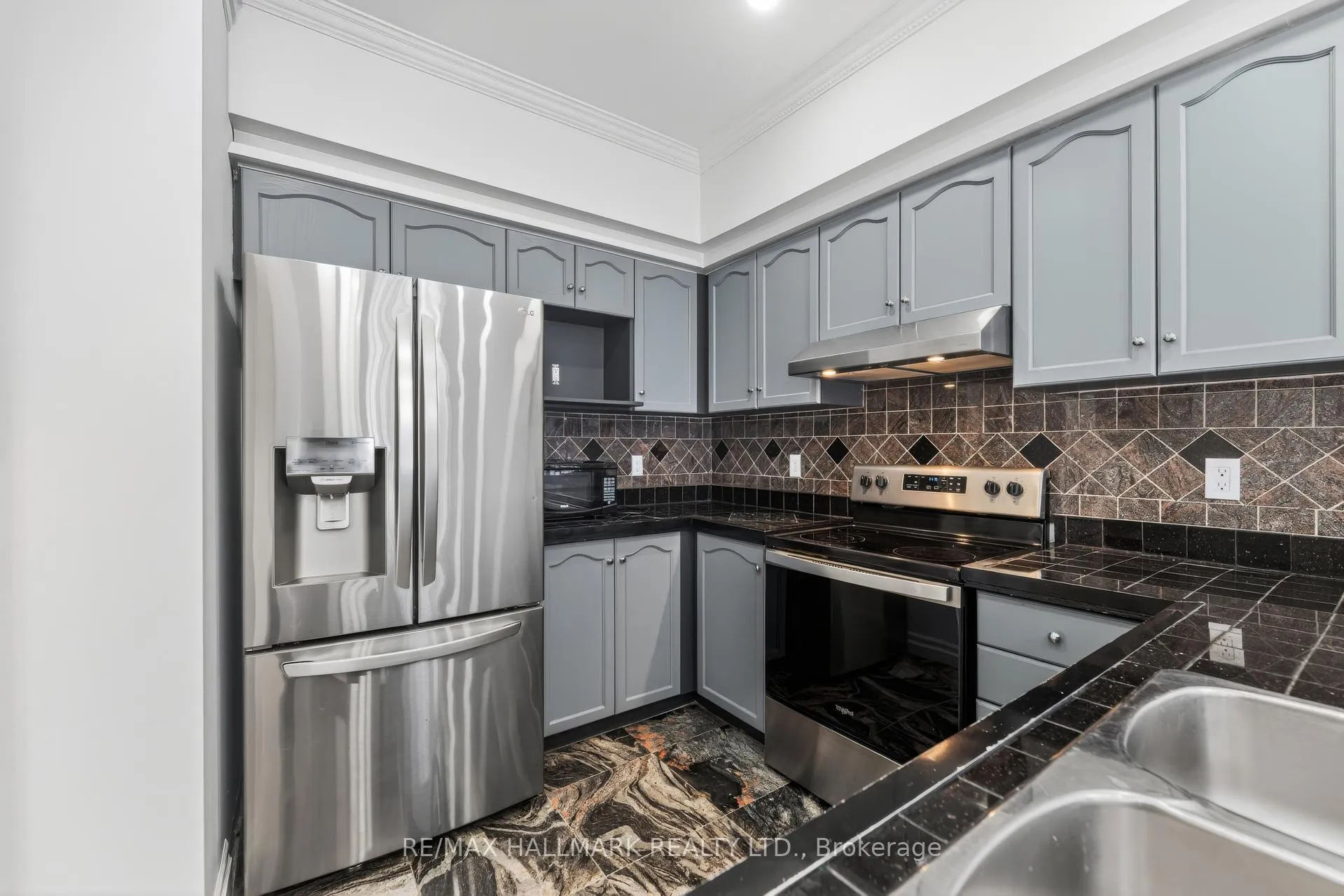 Photo 11 of Unit 39, 180 Blue Willow Drive, Vaughan, East Woodbridge — HOMEH