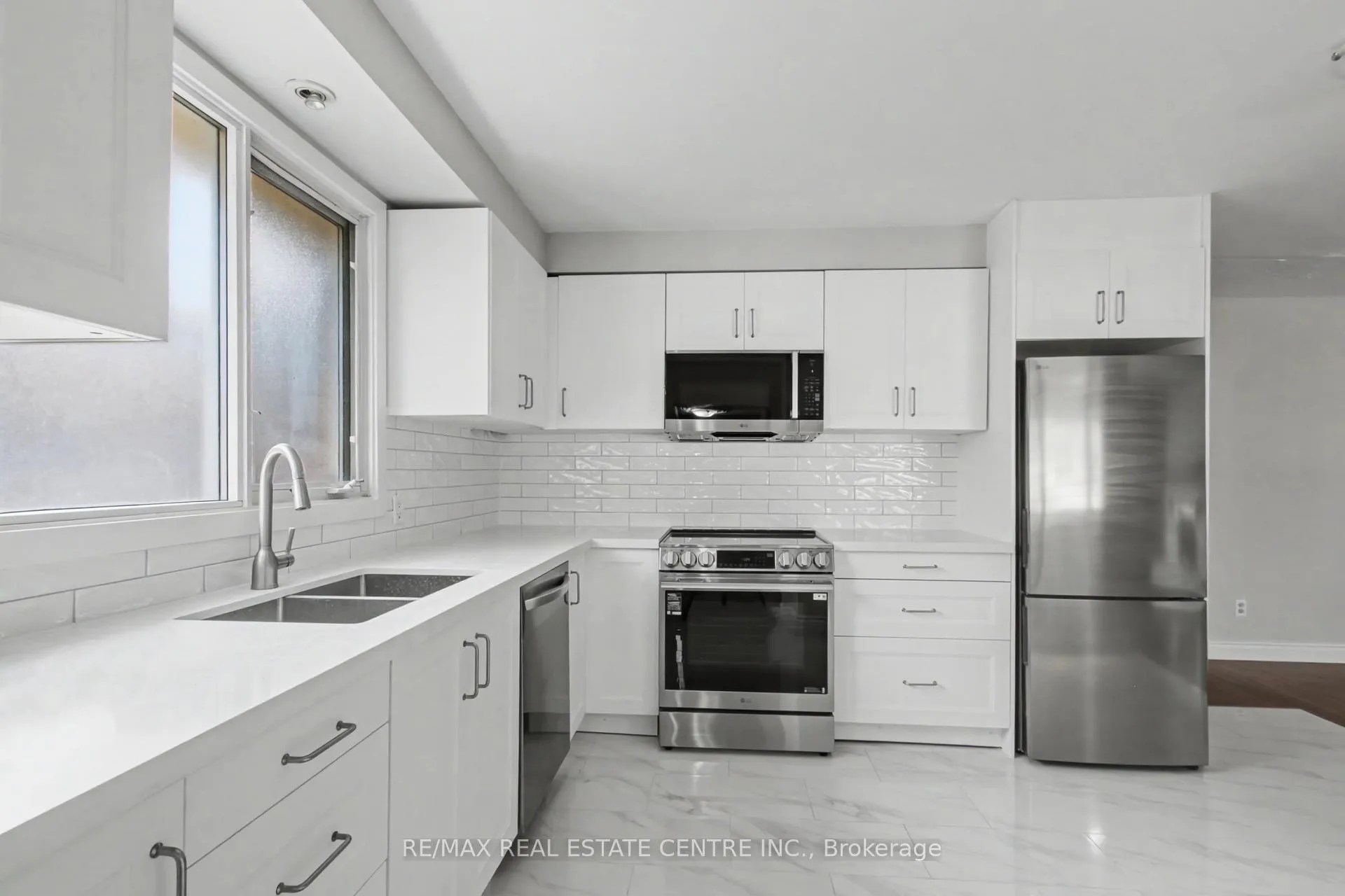 Photo 5 of 61 Romfield Circuit, Markham, Royal Orchard — HOMEH