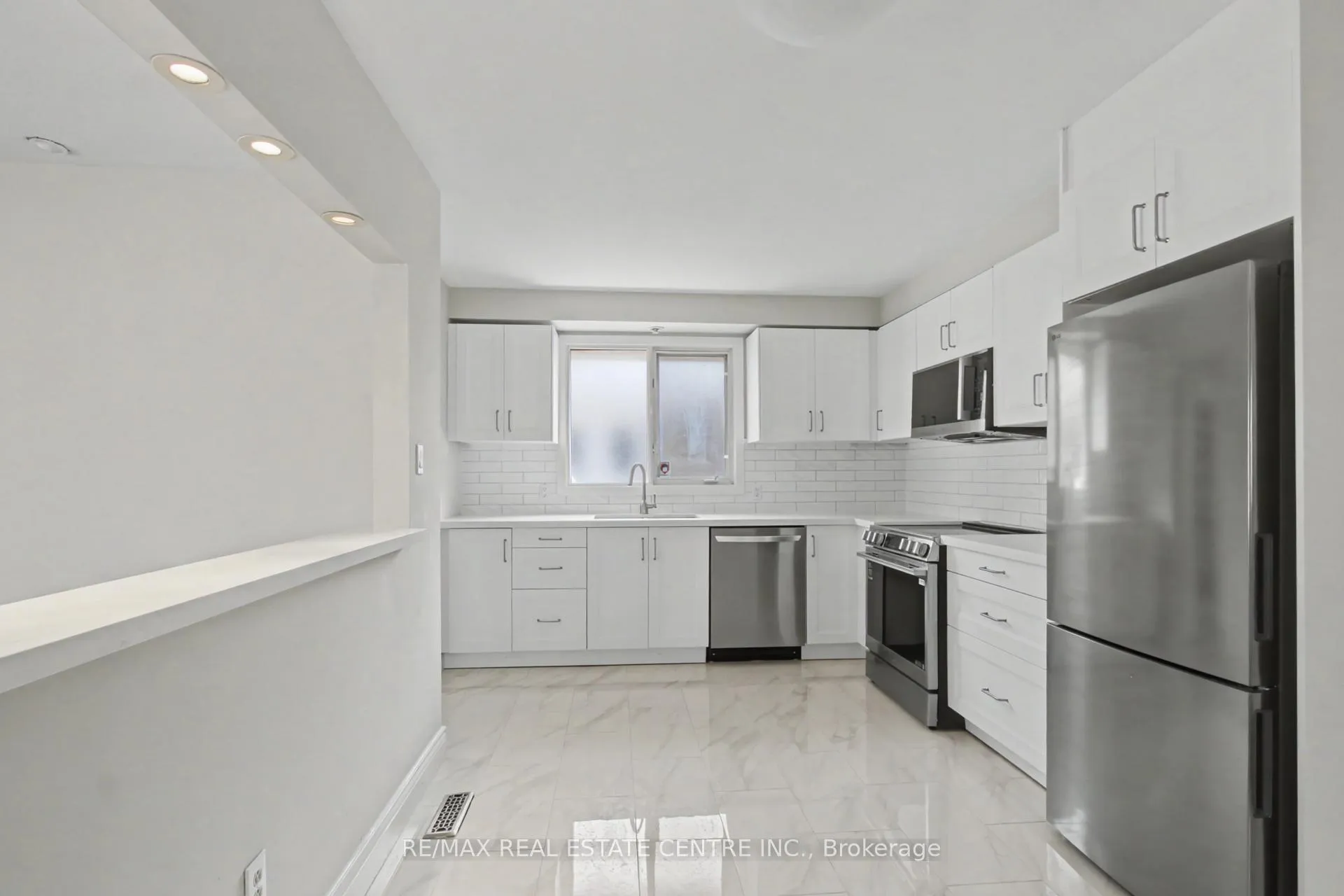 Photo 6 of 61 Romfield Circuit, Markham, Royal Orchard — HOMEH