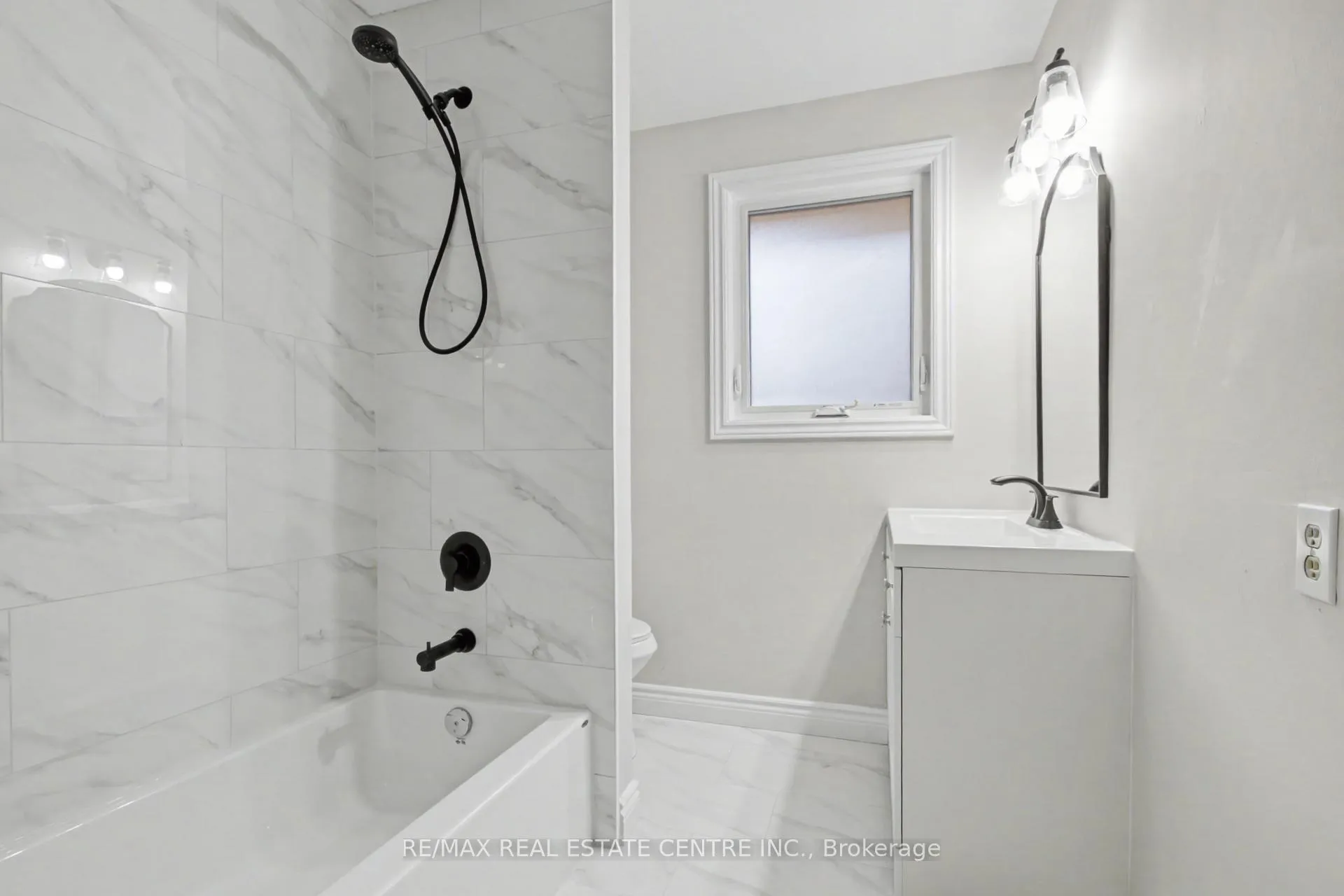 Photo 10 of 61 Romfield Circuit, Markham, Royal Orchard — HOMEH