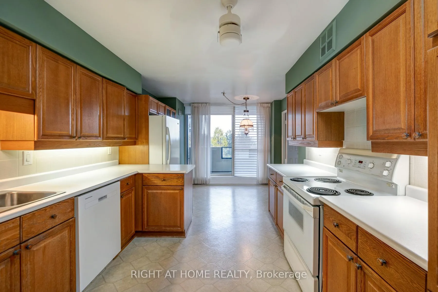 Photo 10 of Unit 520, 25 Austin Drive, Markham, Markville — HOMEH