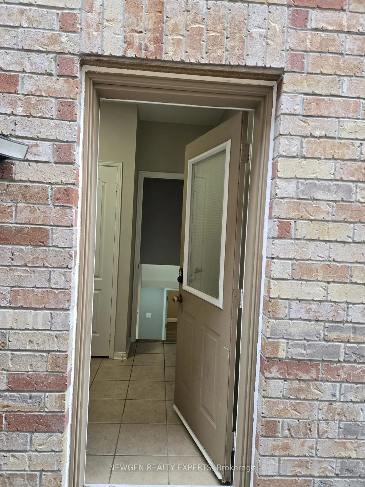Photo 1 of Unit Lower level, 53 Freshspring Drive, Brampton, Sandringham-Wellington — HOMEH