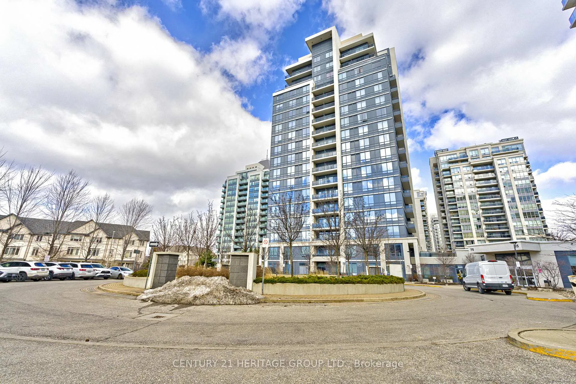 Photo 1 of Unit 208, 75 North Park Road, Vaughan, Beverley Glen — HOMEH