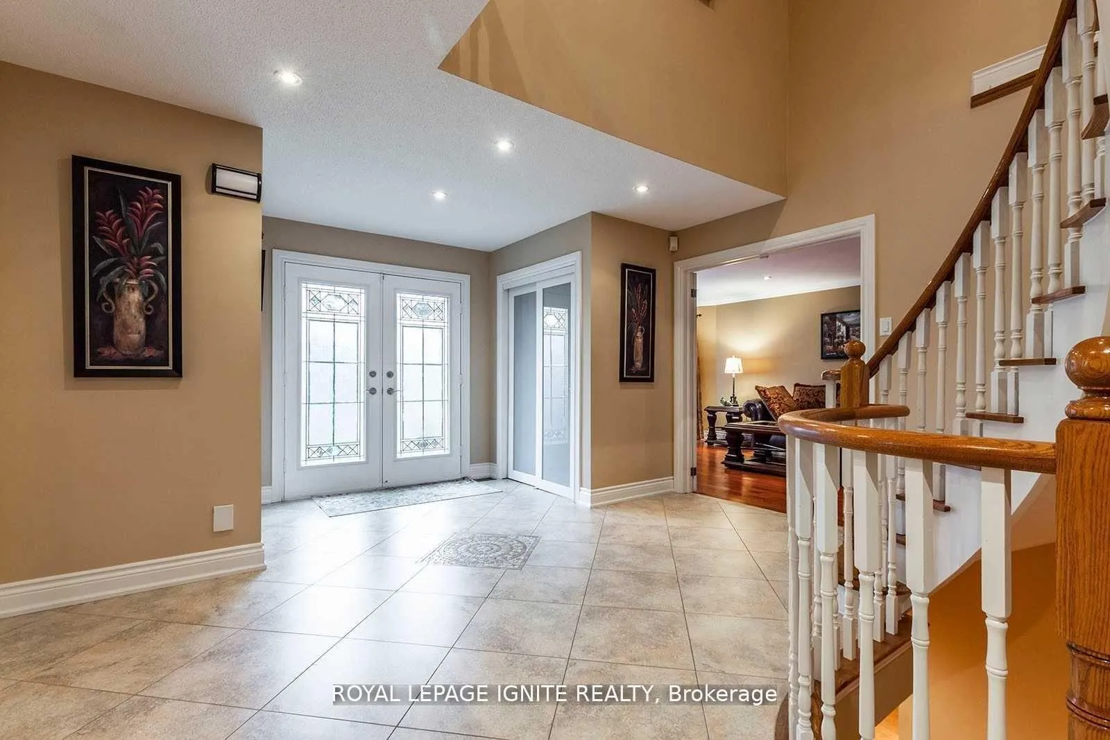 Photo 3 of 16 Chalmers Court, Brampton, Heart Lake — HOMEH